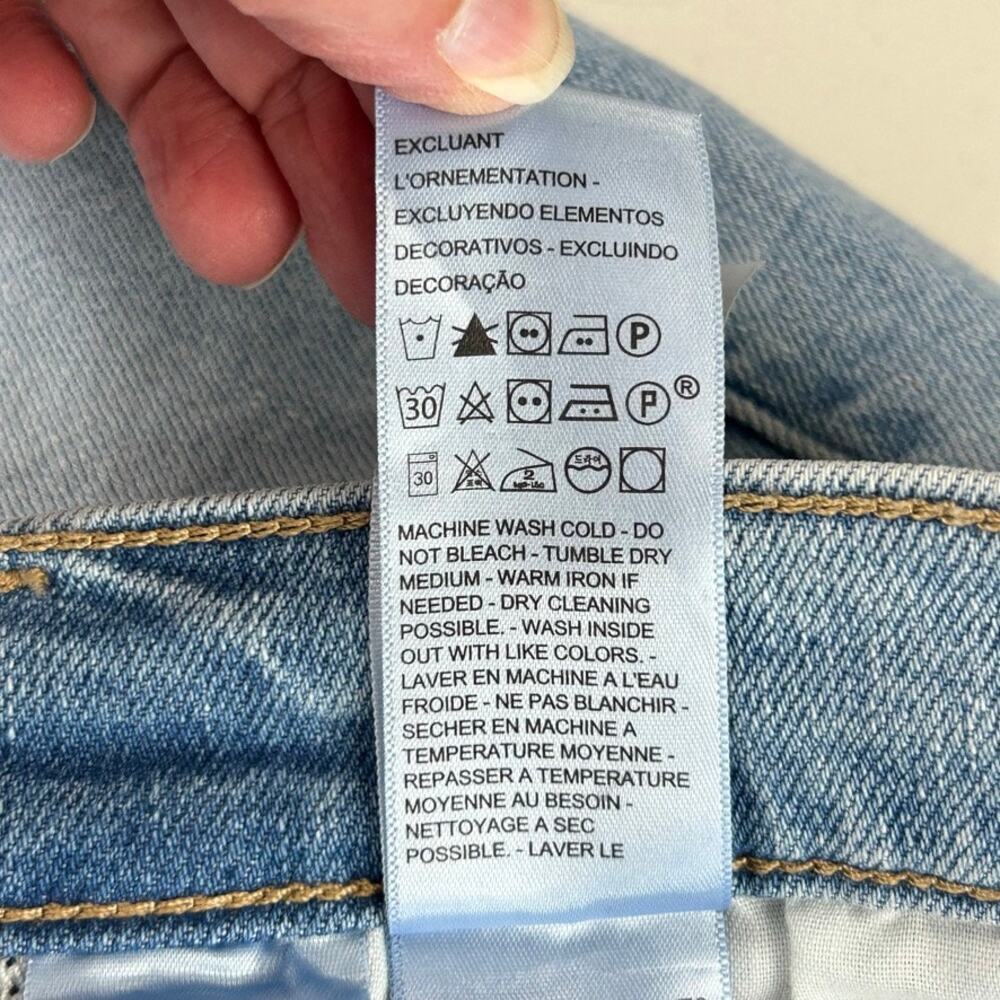 Levi's Light Wash Distressed Ankle High Waisted Mom Jean Size 20W - Picture 7 of 7